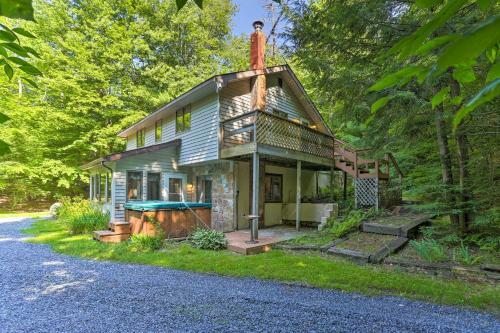 Secluded Pocono Lake Home Fire Pit And Hot Tub