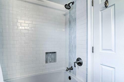 Chic Home With Yard, Less Than 5 Mi To Top Attractions