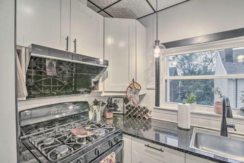 Chic Home With Yard, Less Than 5 Mi To Top Attractions