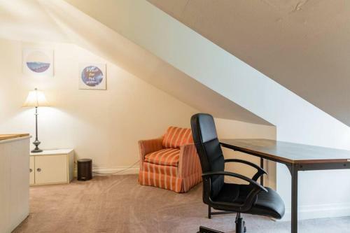 Prefect Location In Ss Flats W Pool Table!
