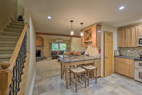 Renovated Tannersville Escape, Walk To Slopes
