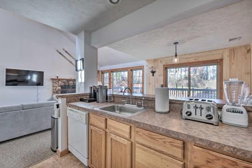Tannersville Cabin Less Than 1 Mi To Camelback Mtn!