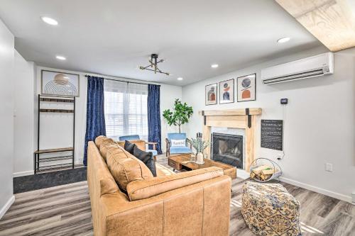 Mid-century Mod Poconos Retreat With Pool Table