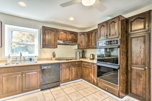 Wayne Home With Spacious Yard About 20 Mi To Philly