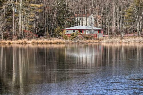 White Haven Lake Home With Kayaks And Fire Pit!