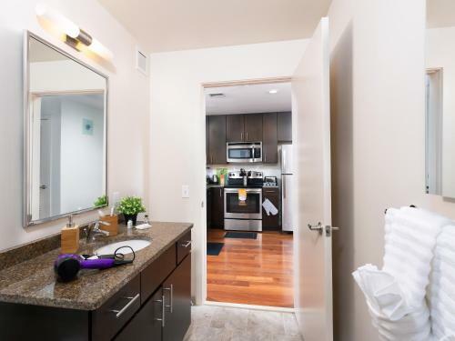 2br Fully Furnished Apartment In Downtown - Great Location Apts