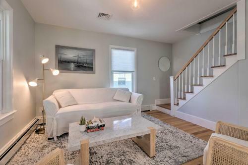 Renovated Barrington Cottage With Beach Access