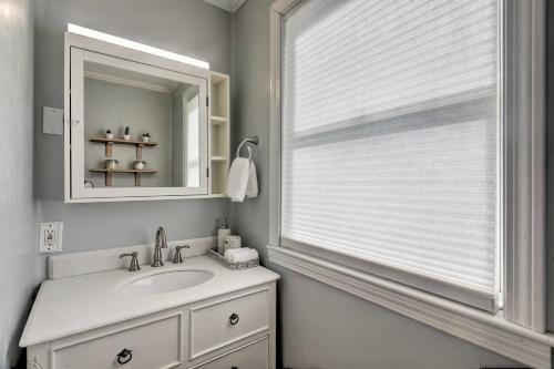 Renovated Barrington Cottage With Beach Access
