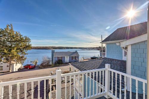 Rhode Island Haven Walk To Greenwich Bay!