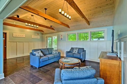 Common Fence Point Cottage With Ocean Views!