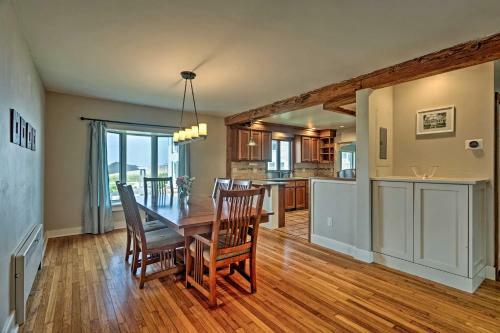 Common Fence Point Cottage With Ocean Views!
