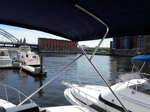 Gladys - Waterfront Bayliner 32