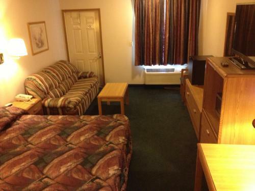 Posada Home Town Inn