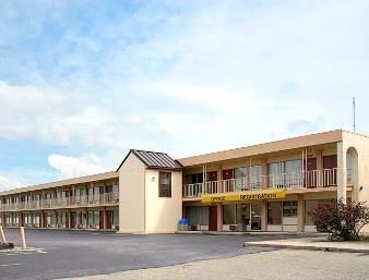 Super 8 Motel Moraine