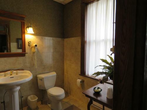 Posada Altland House Inn & Suites