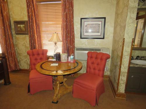 Posada Altland House Inn & Suites