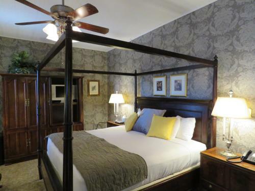Posada Altland House Inn & Suites