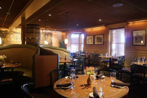 Posada Altland House Inn & Suites