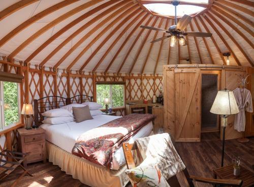 Posada Inn & Spa At Cedar Falls