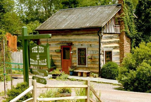 Posada Inn & Spa At Cedar Falls