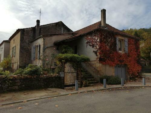 La Maison Pr�s De La Fontaine