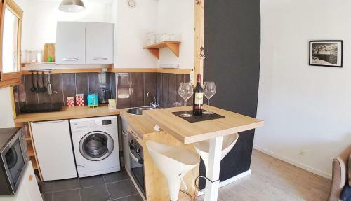 Apartamento Sunshine Apt W/ Private Terrace Facing Mountains!