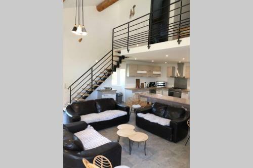 Maison De Charme Avec Piscine Couverte Et 9000m2