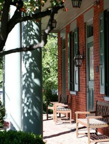 Bed & Breakfast Bird-in-hand Village Inn & Suites
