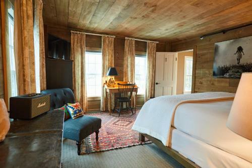 Posada Shelter Harbor Inn