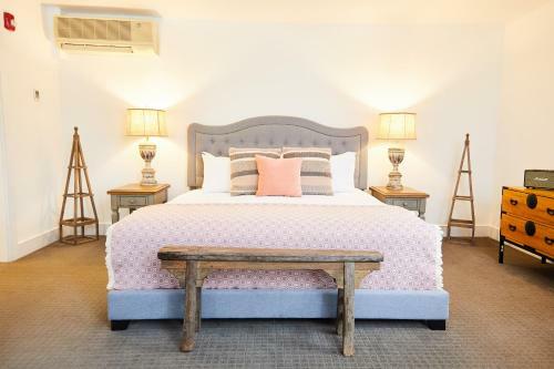 Posada Shelter Harbor Inn