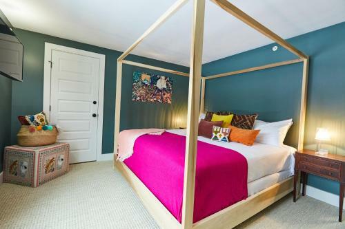 Posada Shelter Harbor Inn