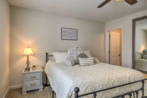 Cozy Townhome With Yard 16 Mi To State Park!