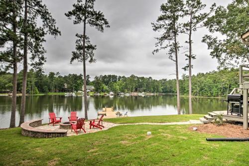 Waterfront Lakehouse With Private Dock And Fire Pit!