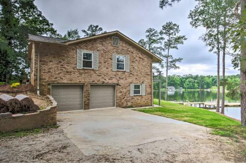 Waterfront Lakehouse With Private Dock And Fire Pit!