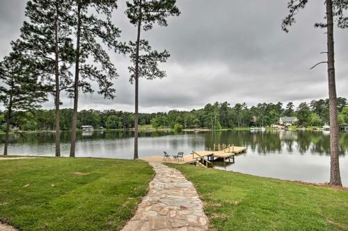 Waterfront Lakehouse With Private Dock And Fire Pit!