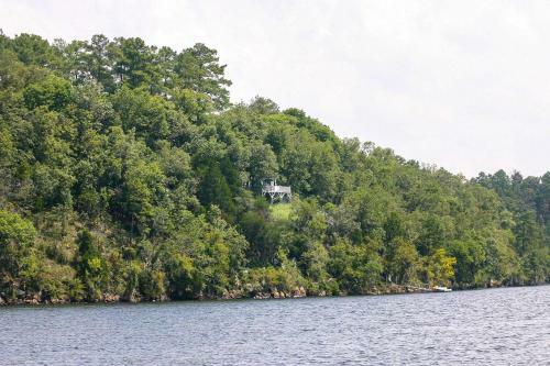 Pet-friendly Camden Getaway On Lake Wateree!