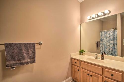 Spacious Lake Hartwell Home With Private Dock!