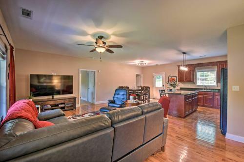 Spacious Lake Hartwell Home With Private Dock!