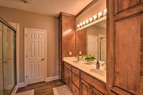 Spacious Lake Hartwell Home With Private Dock!