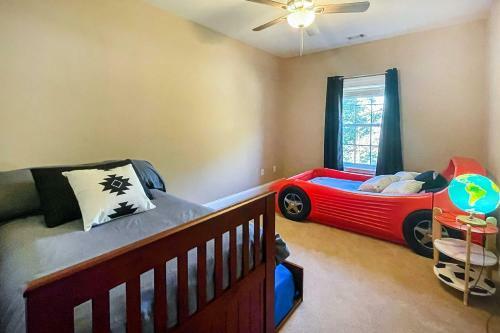 Spacious Lake Hartwell Home With Private Dock!