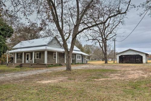 Traditional Southern House With Front Porch!