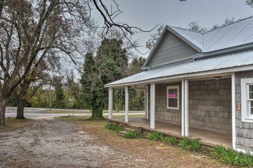 Traditional Southern House With Front Porch!
