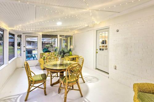 Bright Beaufort Home With Porch And Fire Pit!