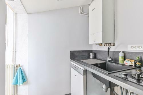 Maison Moderne Avec Cour Interieure Et Dependance
