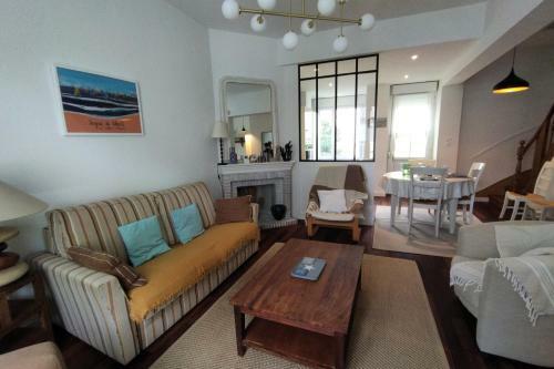 Maison Chaleureuse Au C?ur Du Quartier Arago Les Sables Dolonne