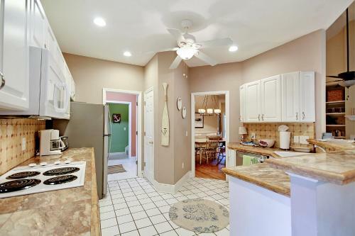 2715 Old Forest