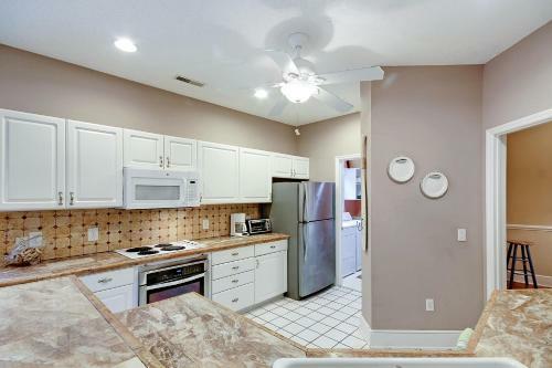 2715 Old Forest