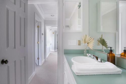 Derby - Gorgeous Home W Beach Access & Incredible Views