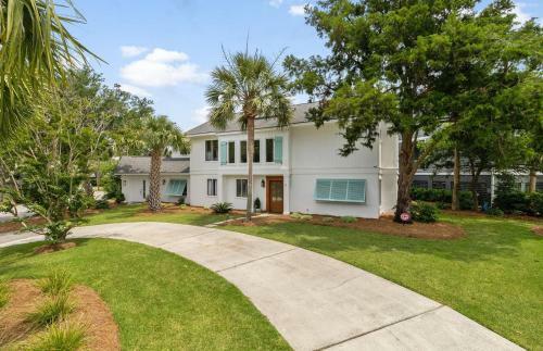 6 34th Avenue