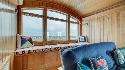 Boat House By Peace Vacations